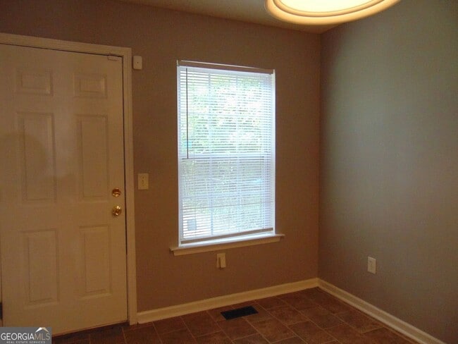 Building Photo - 645 Ell St