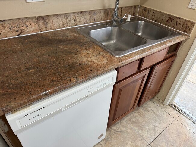 Building Photo - 5430 Mary Lane Dr