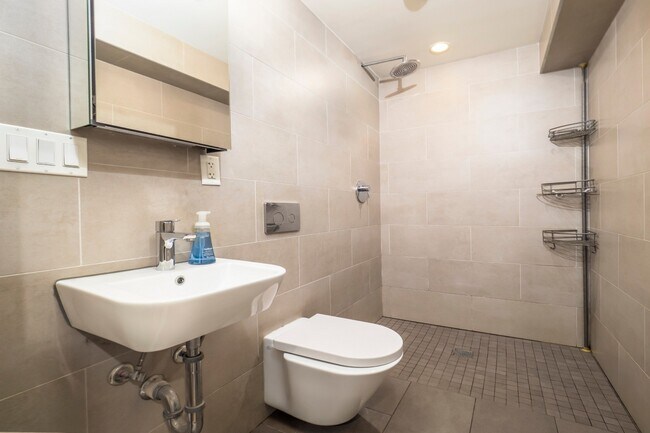 Building Photo - 226 1st St