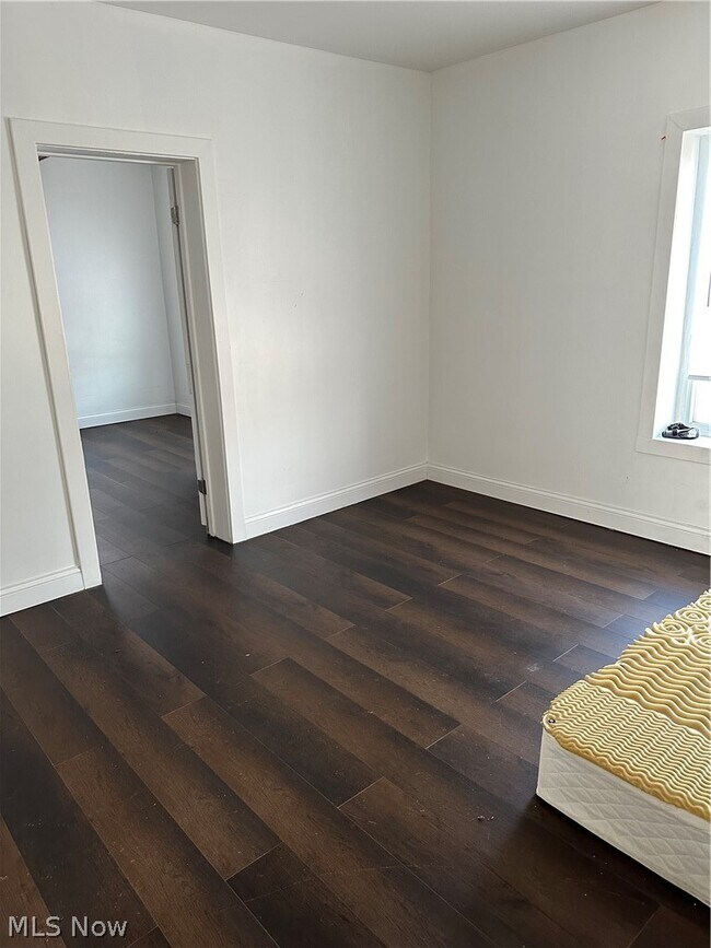 Building Photo - 1418 Wyandotte Ave