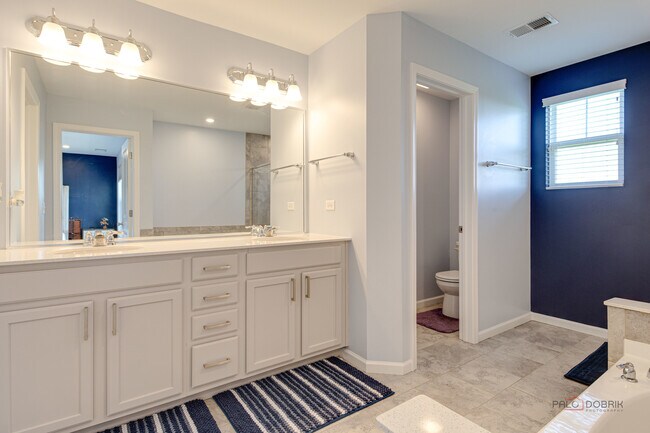 Building Photo - 573 Watercress Dr