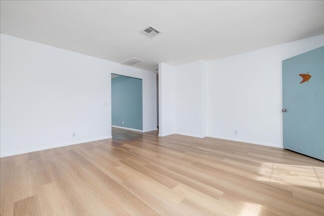 Building Photo - 44440 Acacia Dr