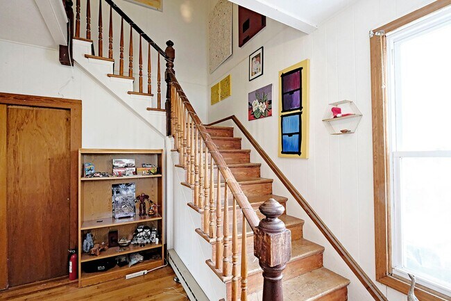 Building Photo - Pet-Friendly Woolen Mills Home Near Local Favorites