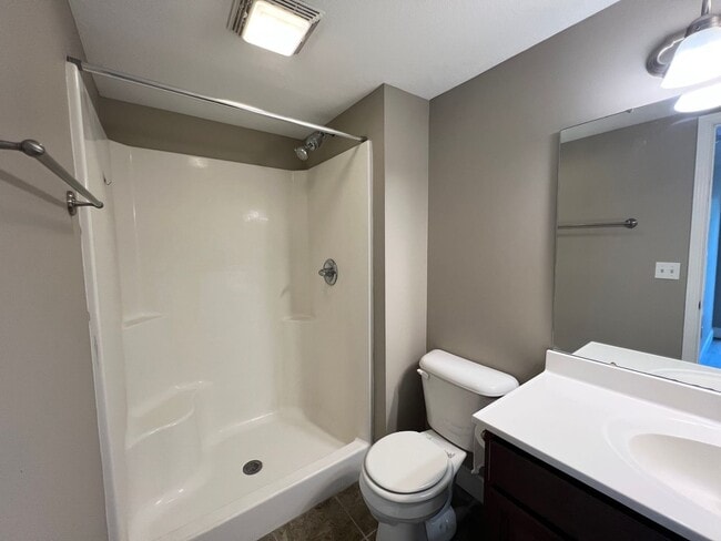 Building Photo - 2 Bedroom/2 Bathroom Oakridge Apartments U...