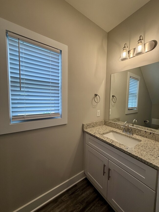 Building Photo - 52 Cuddington Ln