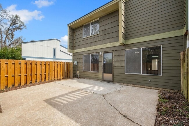 Building Photo - 3128 Blairstone Ct