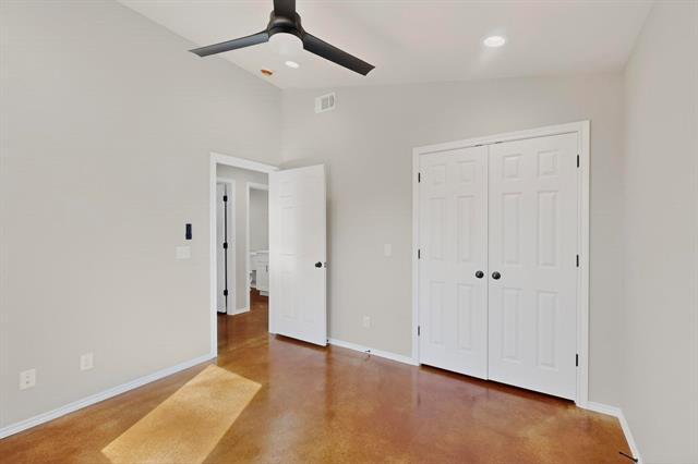 Building Photo - 1471 W Kaufman St