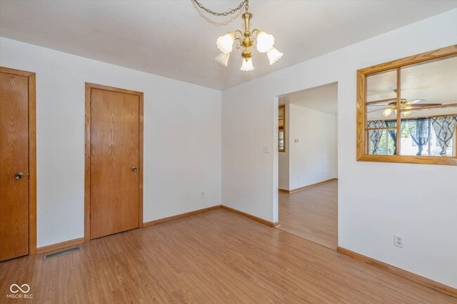 Building Photo - 900 Yandes St
