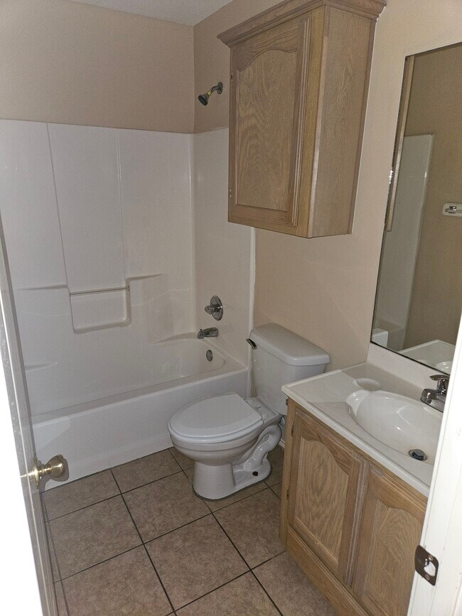 Building Photo - 904 S Palm Dr