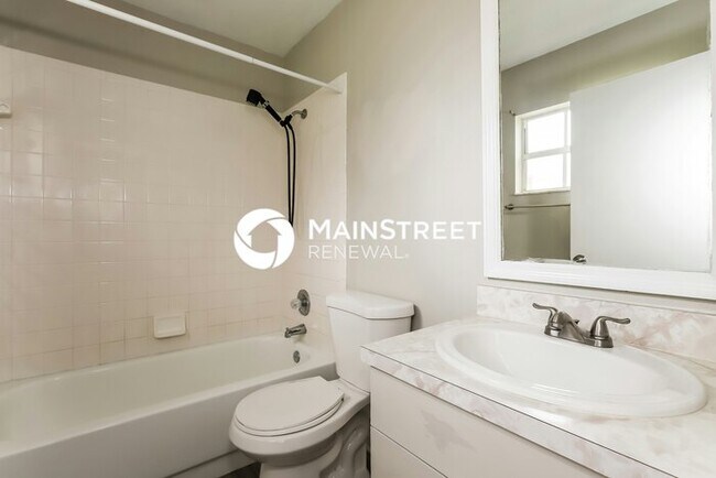 Building Photo - 4 Bedroom Pet-Friendly Home in Lakeland, FL with Main Street Renewal