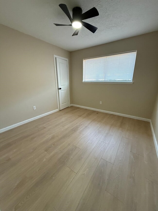 Building Photo - 22610 Smokey Hill Dr