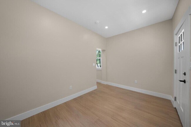 Building Photo - 71 Dreamland Park Dr