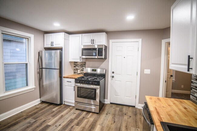 Building Photo - 453 Abbott Rd