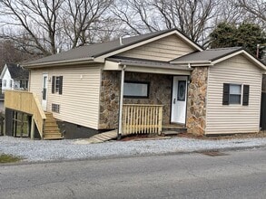Building Photo - 1 Bedroom Home for Rent in Johnson City TN | Near JCMC