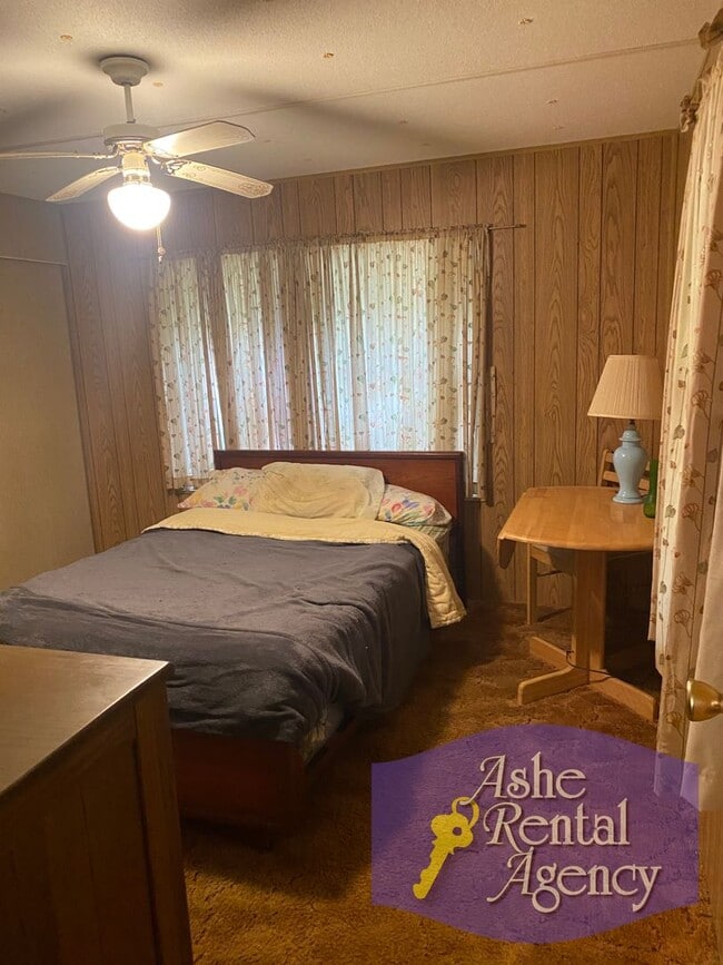 Building Photo - 2 BR/1 BA; Located in Lansing