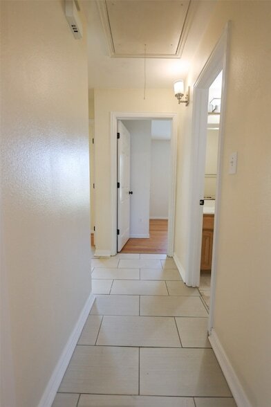 Building Photo - 5223 Jordan Ridge Dr