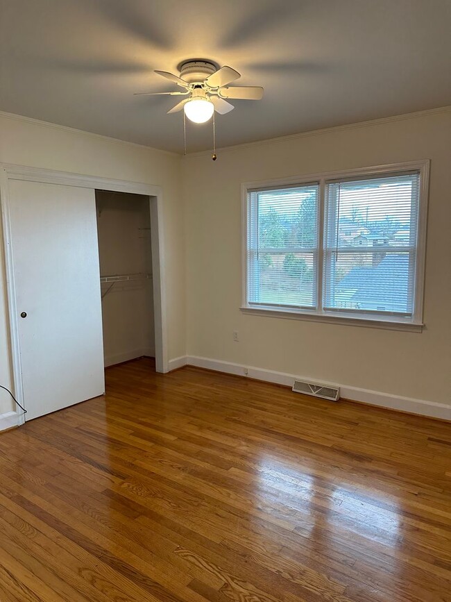 Building Photo - 3 Bed/2 Bath in Seneca, SC