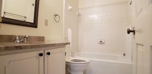 Building Photo - 211 Surrey Rd