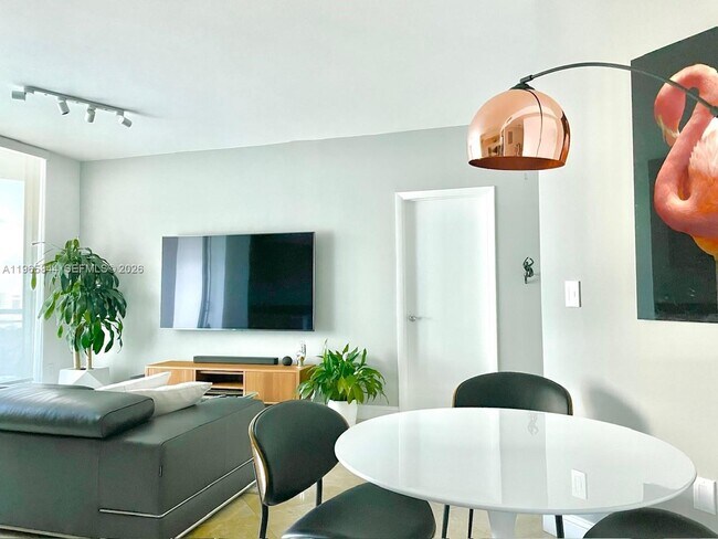 Building Photo - 350 S Miami Ave