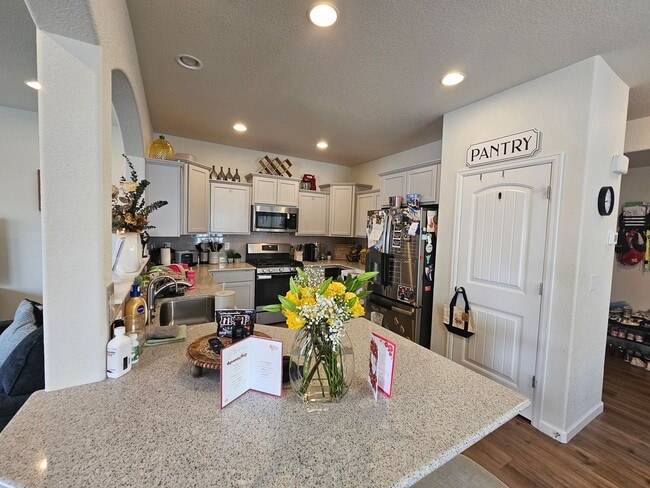 Building Photo - Like new!! 3-bedroom, 3-bathroom rental in Lorson Ranch community!