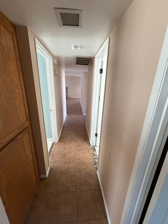 Building Photo - Wow Check out this 3 BD 2 BA SW Charmer near White Ln & Akers Road