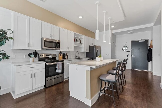 Building Photo - 2407 8th Ave S