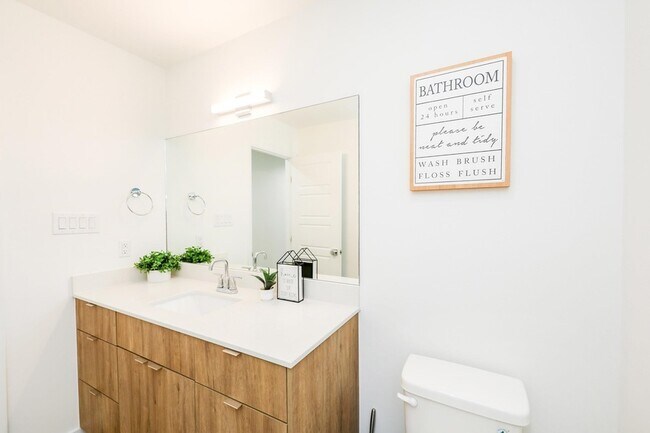 Building Photo - 425 Deer Path Lp