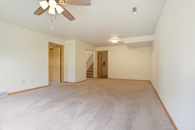 Building Photo - 8 Redtail Ct