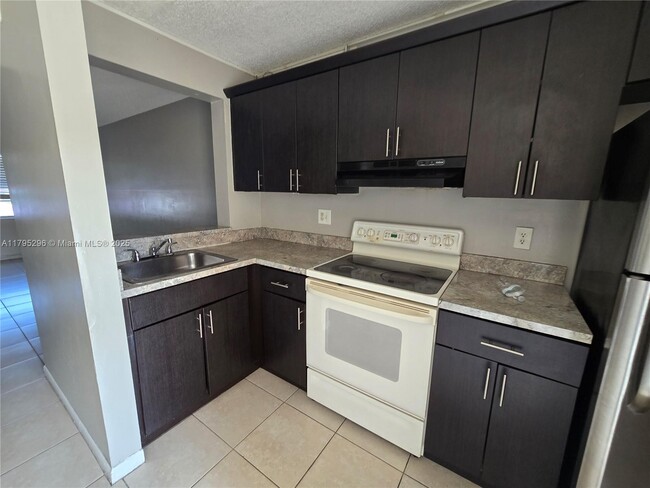 Building Photo - 95 NE 41st St