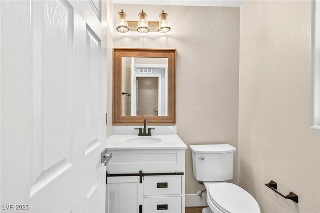 Building Photo - 10091 Sand Key St