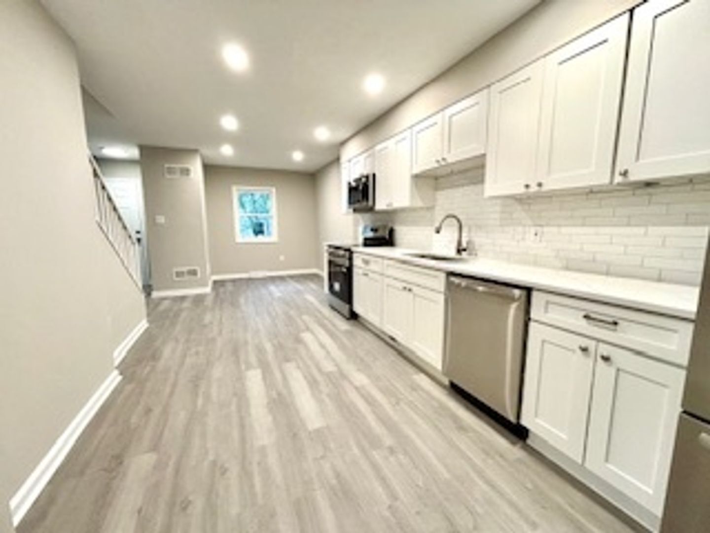 Building Photo - 1078 Lakeview Dr