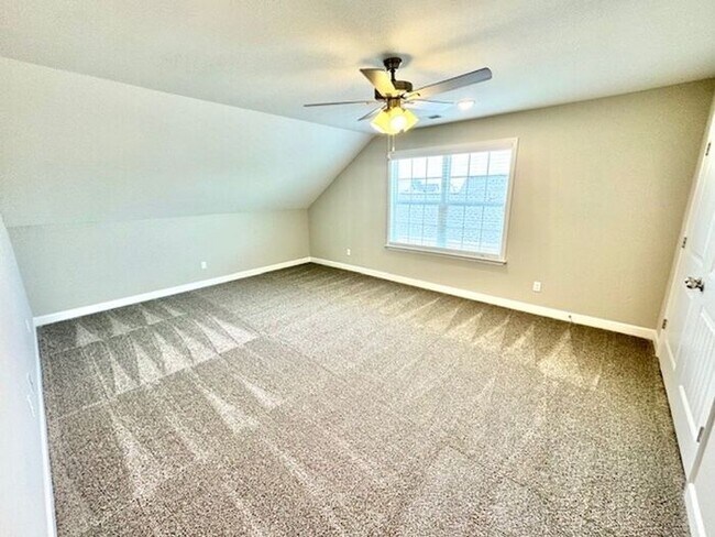 Building Photo - Now Leasing a 4-bedroom 2.5 bath home in W...