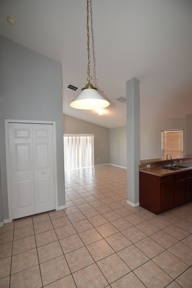 Building Photo - 233 Purslane Pass