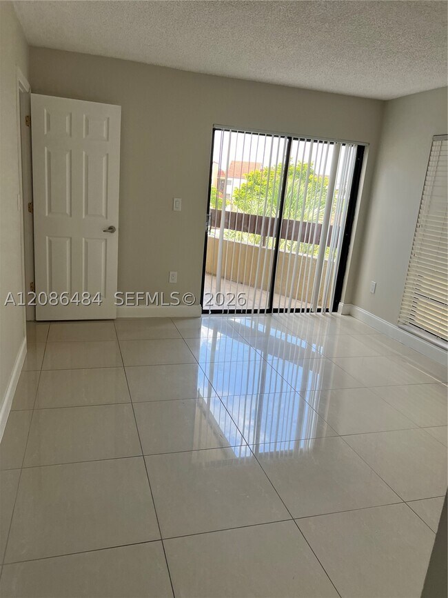 Building Photo - 8830 SW 123rd Ct