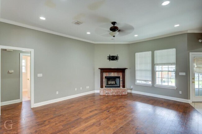 Building Photo - 3910 Le Brooke Ln