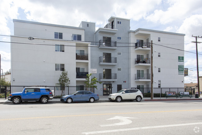 Building Photo - Glenoaks Villas at Sylmar