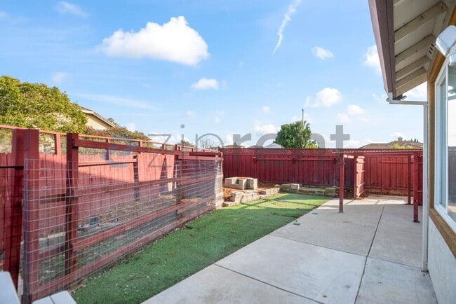 Building Photo - 25 Zion Ct