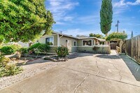 Building Photo - 2136 Ventura Pl