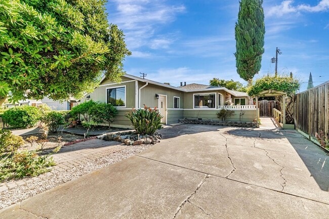 Primary Photo - 2136 Ventura Pl