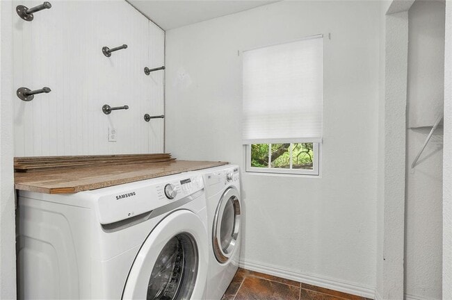 Building Photo - 13003 S Madrone Trail