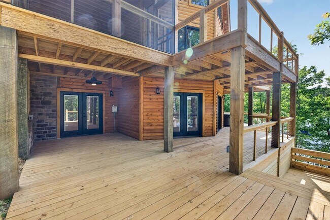Building Photo - 308 Acres Ct
