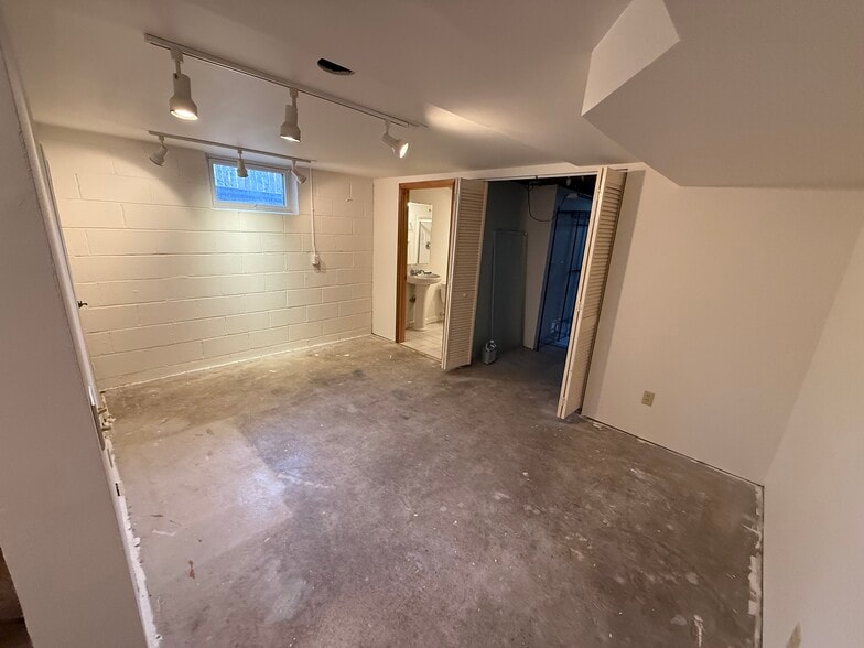 Building Photo - 3537 Holmes Ave S