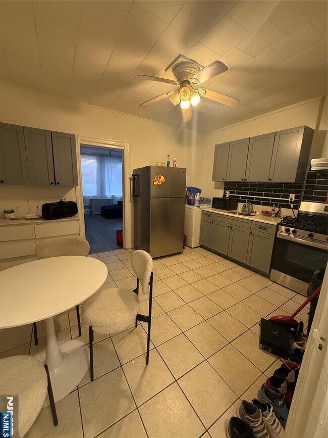 Building Photo - 322 Anderson Ave