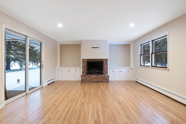 Building Photo - 4489 Pompey Center Rd