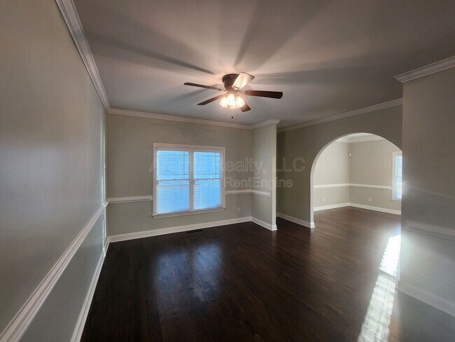 Building Photo - 3239 Osborne Rd NE