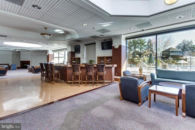 Building Photo - 307 Yoakum Pkwy