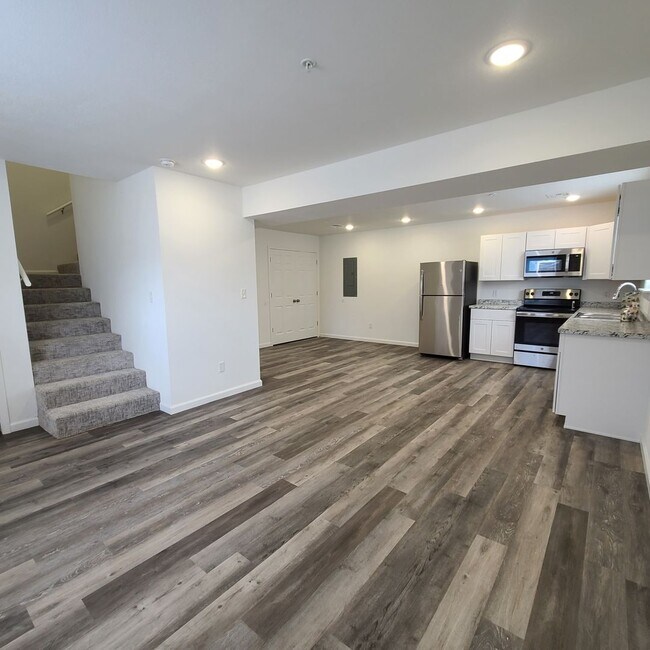 Building Photo - Townhomes Now Available in Strafford MO!