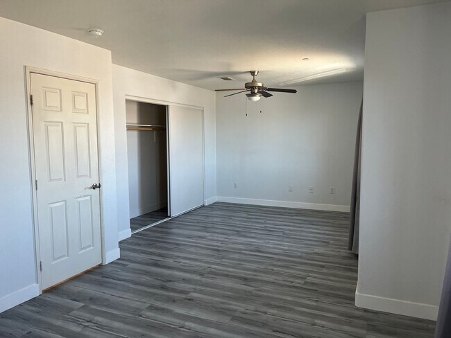 Building Photo - 4 bedroom 3bth Oak Hills area! Close to the 15 Freeway!