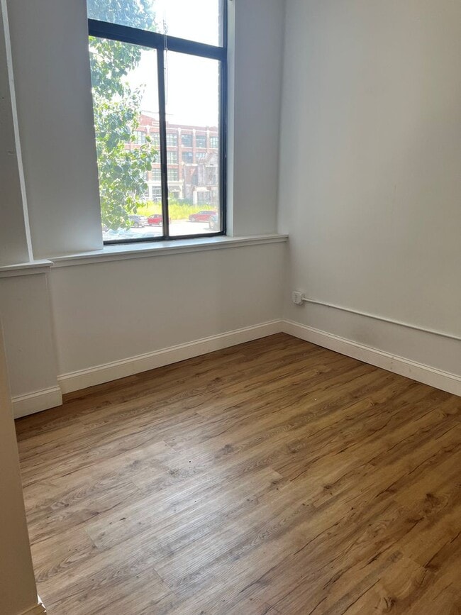 Building Photo - Leasing Agent