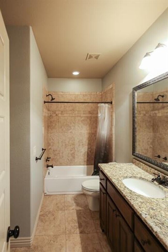 Building Photo - Gorgeous 4-Bedroom Home Ready to move in ASAP.